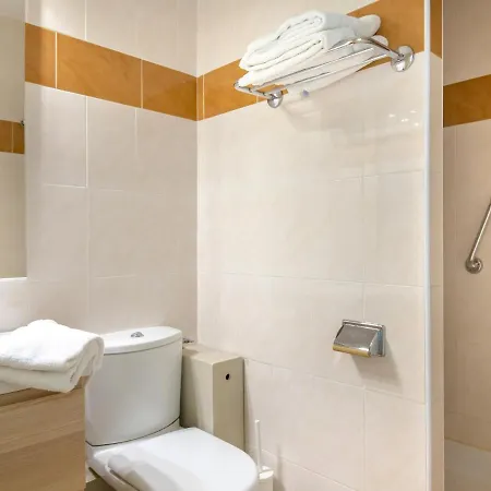 Climatise Proche Et Commerces, Balcon, Parking, Linge Et Wifi Disponibles - Fr-1-466a-40 شقة